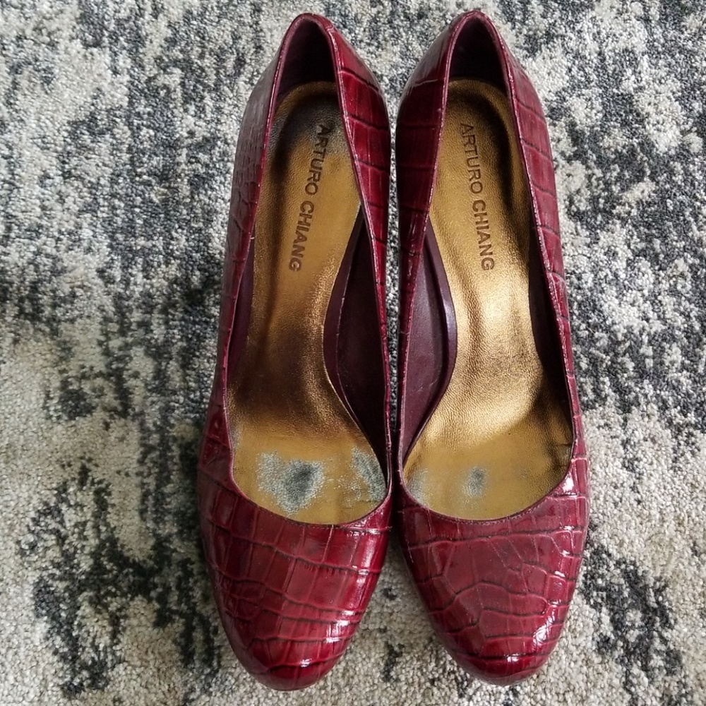 Arturo Chiang snakeskin heels